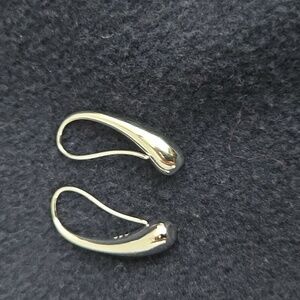 New ❤ 9.25 Silver Earrings